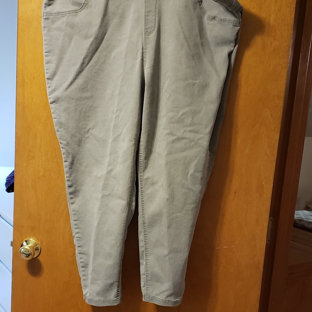 Super comfy pull on jeans!